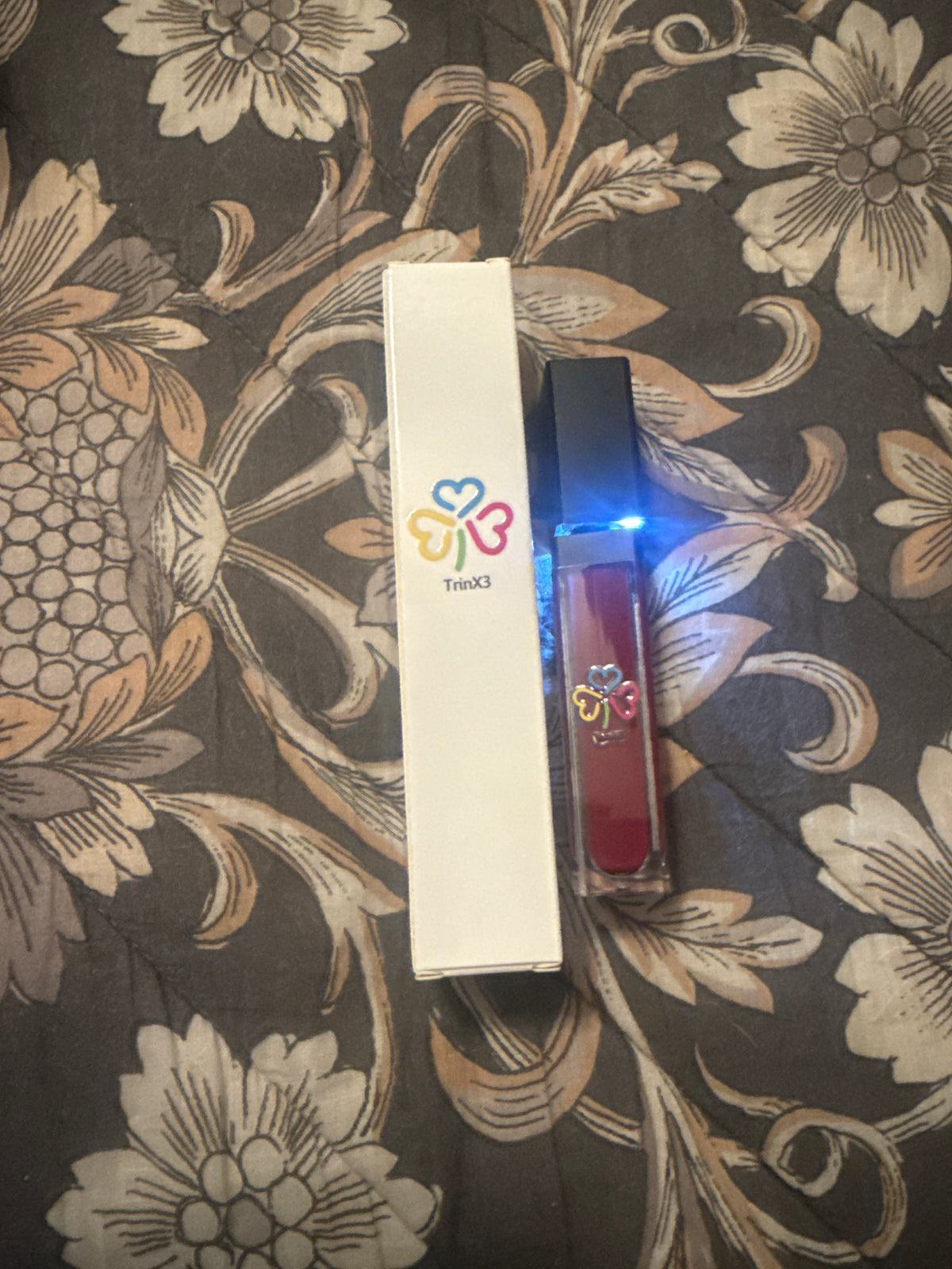 TrinX3 lipgloss with light & mirror