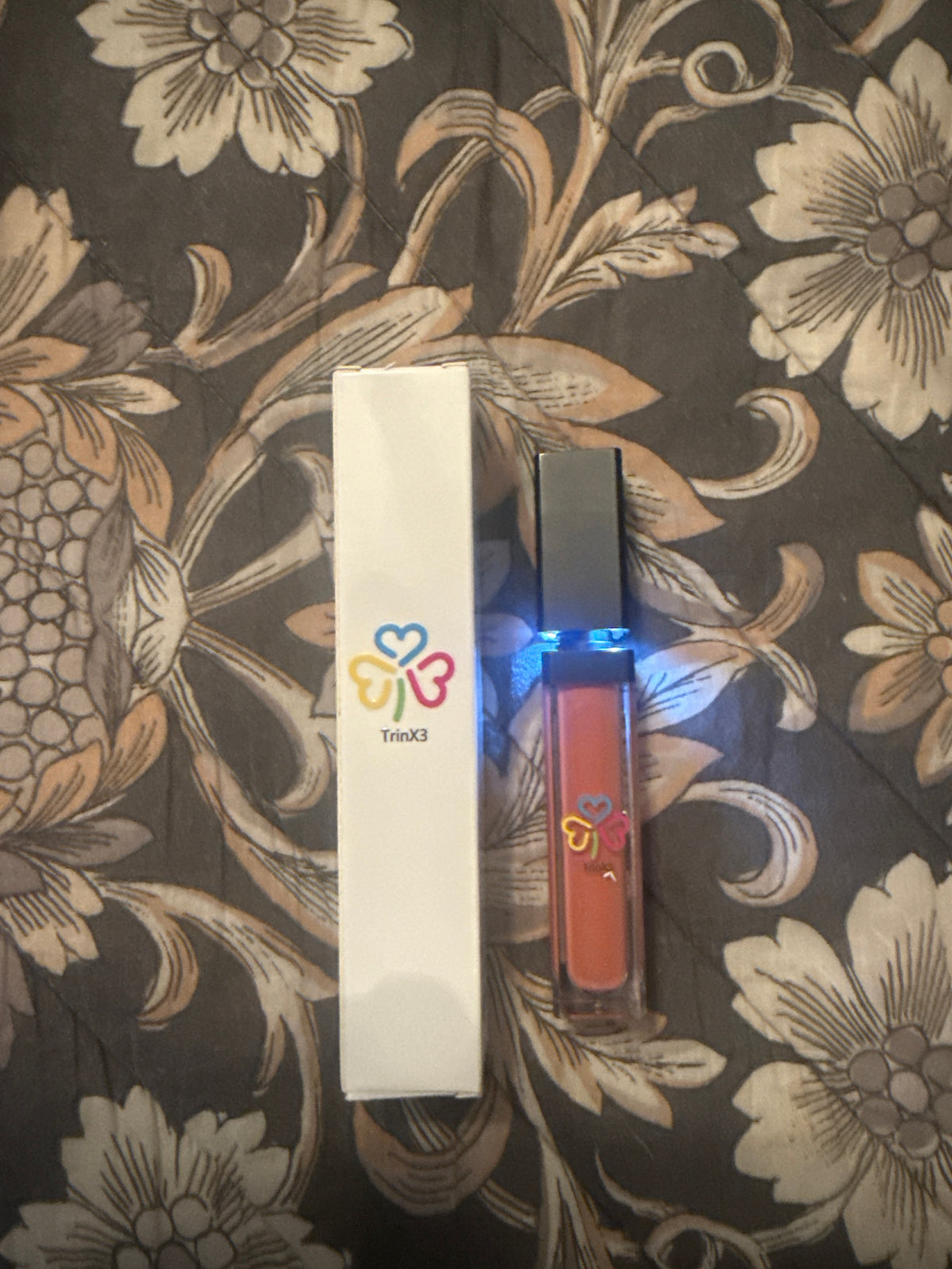 TrinX3 lipgloss with light & mirror